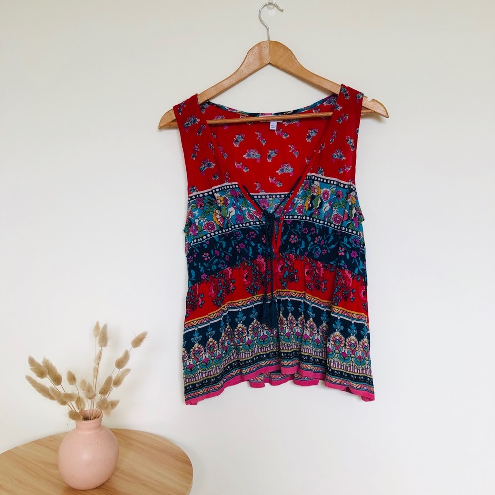 Really cute patterned sleeveless top